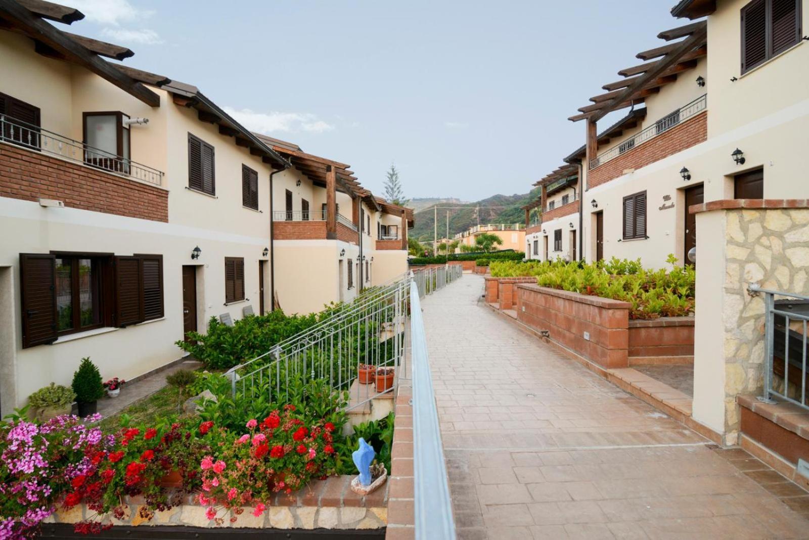 Le Case Del Carmine Con Giardino E Parcheggio A Тропея Экстерьер фото